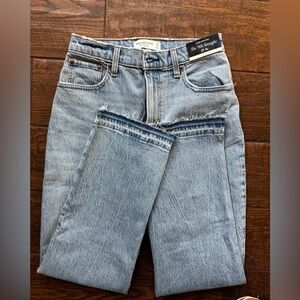 Abercrombie & Fitch Curve Love 90s Straight Jeans Ultra High Rise NWT 27